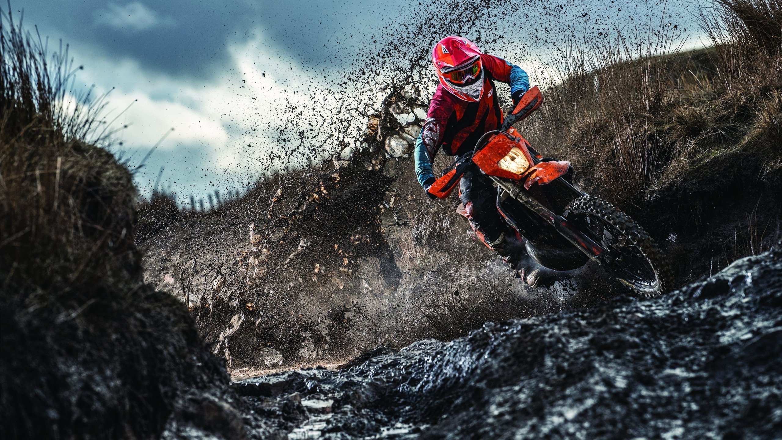 亚博官网-综合格斗赛场焦点！英格兰队对阵韩国队，激战正酣，豪门对决再度上演